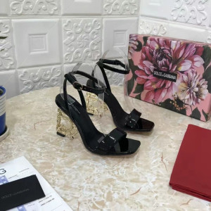 Dolce & Gabbana heýkeli topuk sandallary, täze reňkler